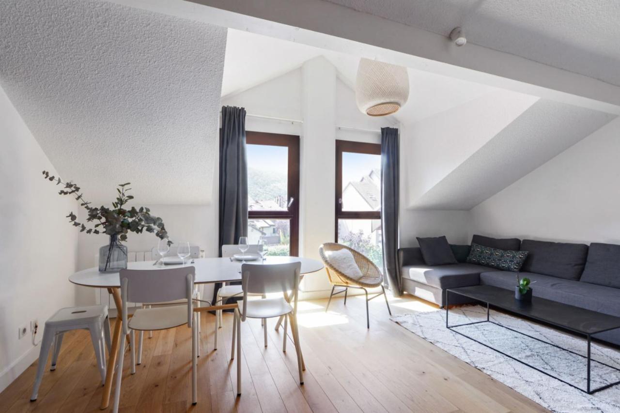 Duplex Volland - Welkeys Apartment Annecy Bagian luar foto