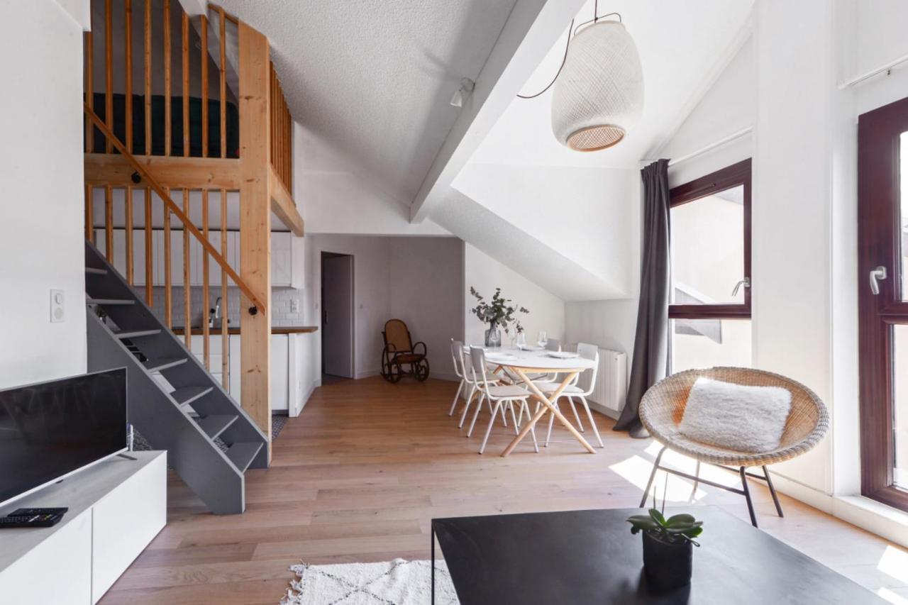 Duplex Volland - Welkeys Apartment Annecy Bagian luar foto